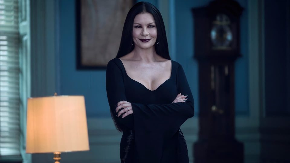 Мортиша Аддамс во 2 сезоне сериала «Уэнсдэй»