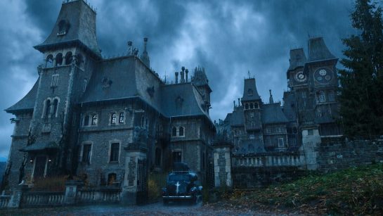 Старый особняк Аддамсов в Европе из 2 сезона сериала «Уэнсдэй»
